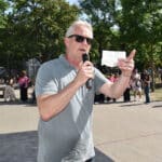 Stadtbezirksmanager Sven Berger kündigte die Tanzvorführung an