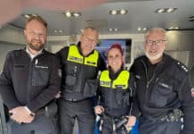 Auf dem Wochenmarkt: „Coffee with a cop“ Polizei und städtischer Ordnungsdienst standen auf dem Fiedelermarkt zum Gespräch bereit.