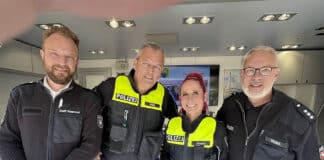 Auf dem Wochenmarkt: „Coffee with a cop“ Polizei und städtischer Ordnungsdienst standen auf dem Fiedelermarkt zum Gespräch bereit.