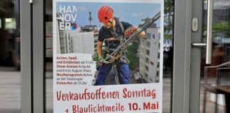 Blaulichtmeile in Hannovers Innenstadt Blaulichtorganistionen präsenieren sich und ihre Arbeit bei der Blaulichtmeile in Hannovers Innenstadt am verkaufsoffenen Sonntag