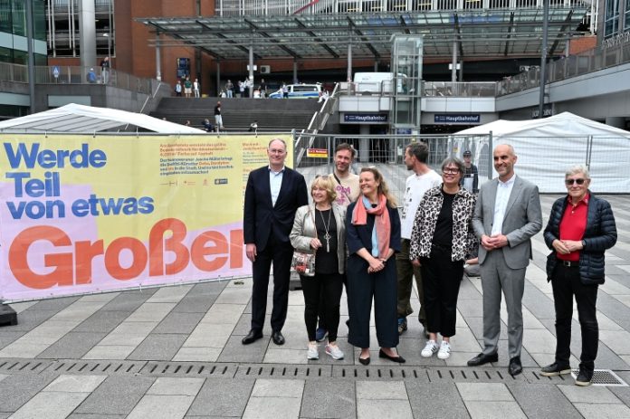 Auf dem Raschplatz entsteht das größte Bodenkunstwerk Norddeutschlands
