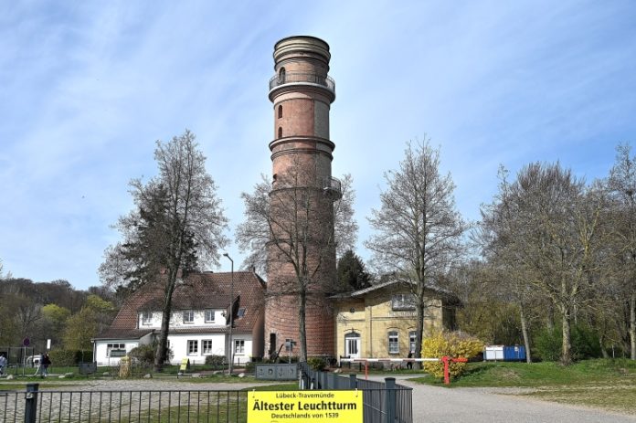Deutschlands ältester Leuchtturm steht in Travemünde und beherbergt heute ein maritimes Museum