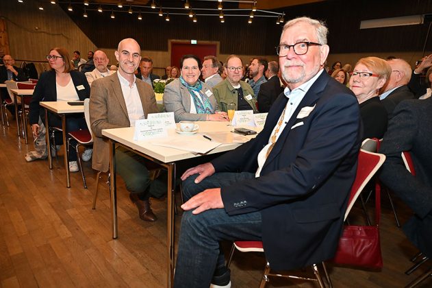 Zwei B&uuml;rgermeister an einem Tisch