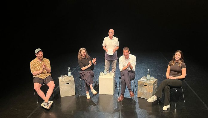 Podiusdiskussion: v. l.: Felix Landerer. Eva Jandl-Jörg, Axel von der Ohe und Luna Jurado.