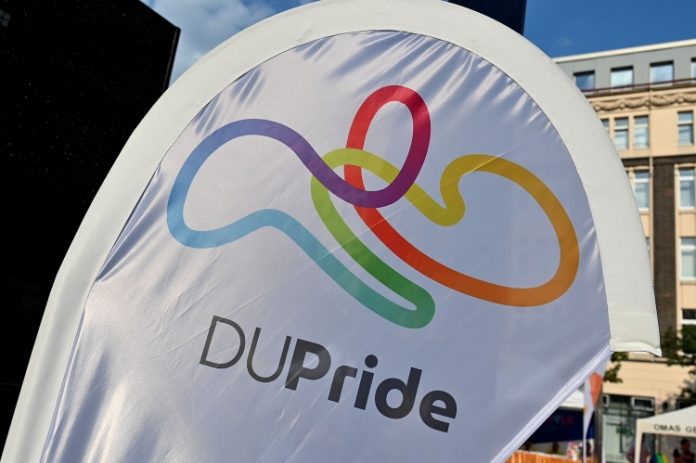 Unter dem Motto „DUISBUNT – Stadt der Vielfalt?!“ fand der diesjährige Christopher Street Day in Duisburg statt