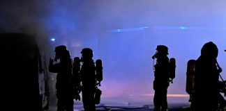 Großbrand in einer Lagerhalle in der Tiestestraße in Hannovers Südstadt