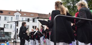 Auftritt der Mitglieder von der "Heimatmelodie"