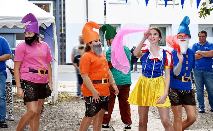 Auftritt der Juniorengarde beim Funkenbiwak
