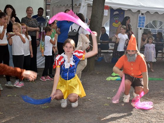 Auftritt der Juniorengarde beim Funkenbiwak