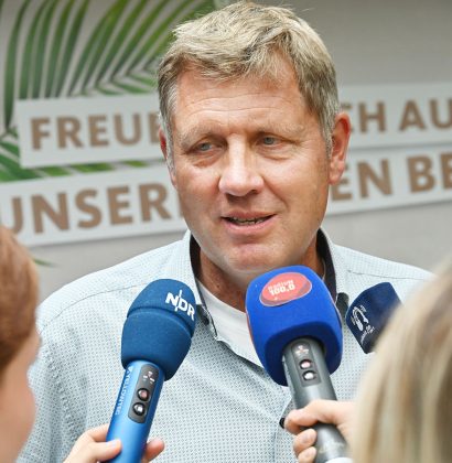 Klaus Brunsing, Zoologischer Leiter, erz&auml;hlt von den zur&uuml;ckgekehrten Riesen