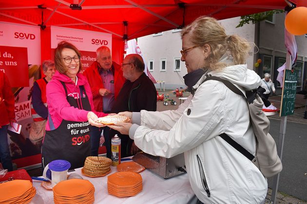 Der SoVD servierte hei&szlig;e Waffeln