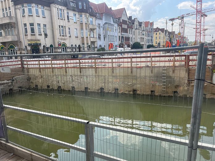 Grundwasser hat ein Baudock in Döhren geflutet