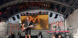 Das Duo Mitchy & André trat am Nordufer auf