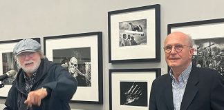 Prof. Rolf Nobel (l.) eröffnet die Fotoausstellung von Tomasz Tomaszewski (r.) in der GAF