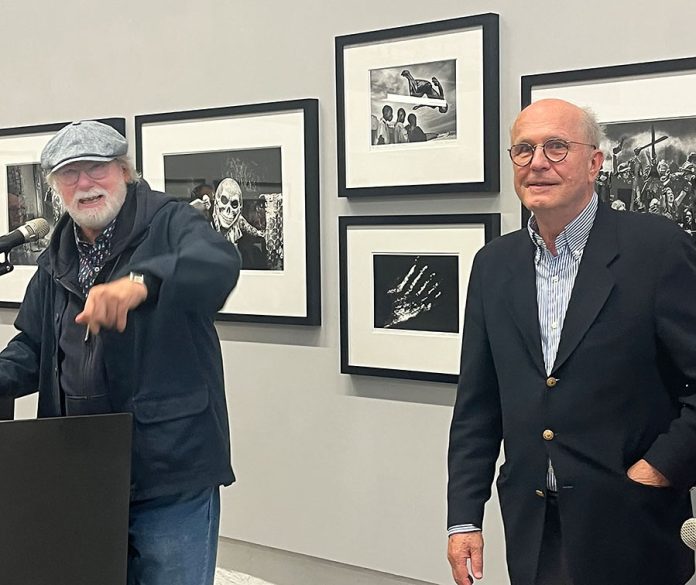 Prof. Rolf Nobel (l.) eröffnet die Fotoausstellung von Tomasz Tomaszewski (r.) in der GAF