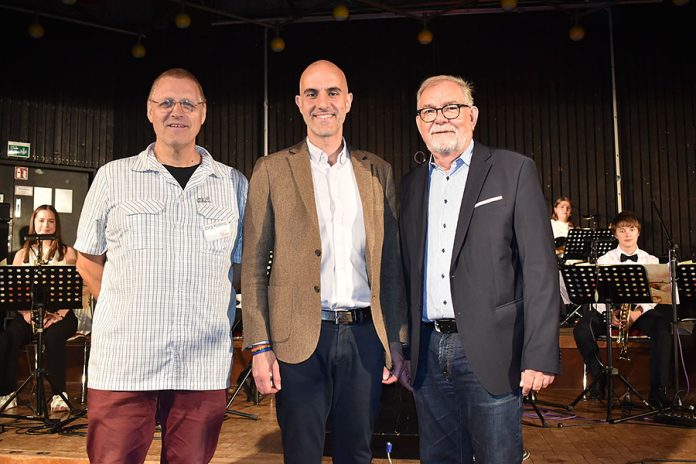 Feierten das 50. Jubiläum des Freizeitheims Döhren: v.l.: Heimleiter Jörg Kölling, Oberbürgermeister Belit Onay und Bezirksbürgermeister Wilhelm Lindenberg