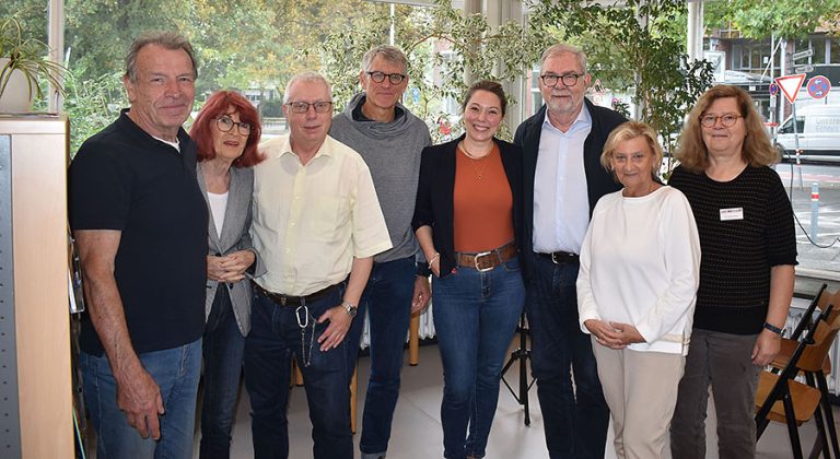 Bezirksb&uuml;rgermeister Willi Lindenberg mit den anwesenden Mitgliedern des derzeitigen Bezirksrates. Foto: privat