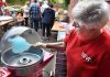 Der SoVD feierte sein Kartoffelfest Supersüß: blaue Zuckerwatte frisch aus der Maschine