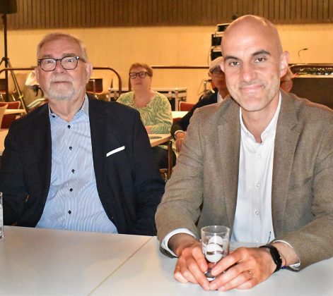 Zwei B&uuml;rgermeister an einem Tisch: v.l: Wilhelm Lindenberg und Belit Onay