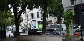 Bei Regen entsteht auf dem Fiedelerplatz immer wieder ein kleiner See