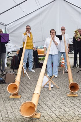 Alphornbl&auml;ser auf dem Fiedelerplatz