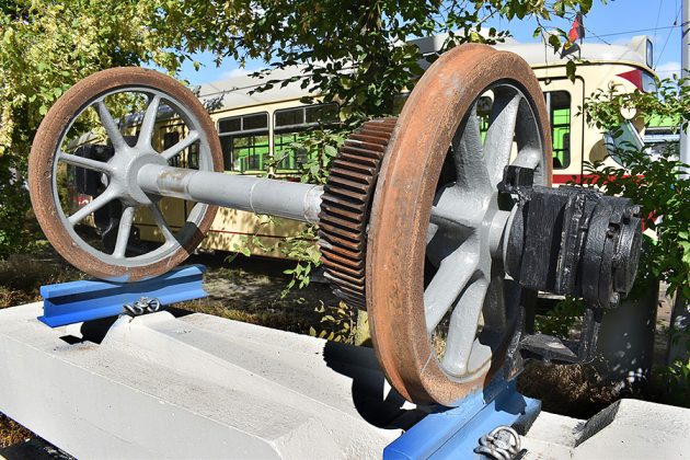 Der Verein Hannoversche Stra&szlig;enbahn &ouml;ffnete die Wagenhalle mit den historischen alten &Uuml;stra-Bahnen