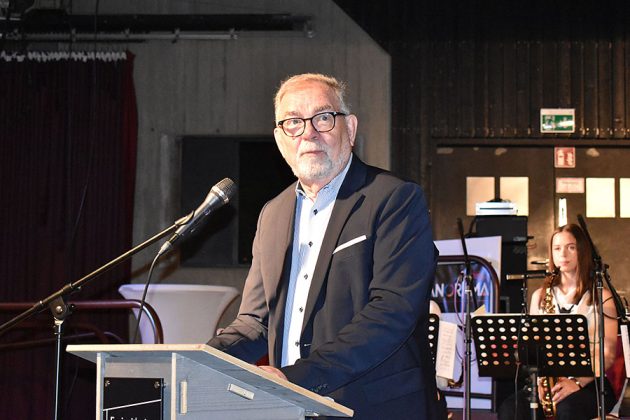Bezirksb&uuml;rgermeister Wilhelm Lindenberg &uuml;berbrachte die Gr&uuml;&szlig;e des Bezirksrates.