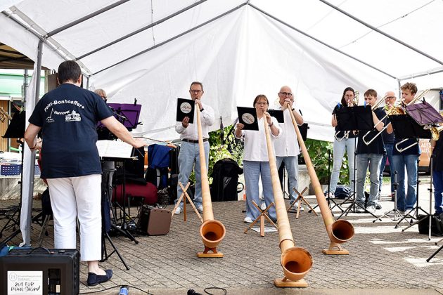 Alph&ouml;rnen und Posaunenchor: Musikalische Mischung zur Er&ouml;ffnung
