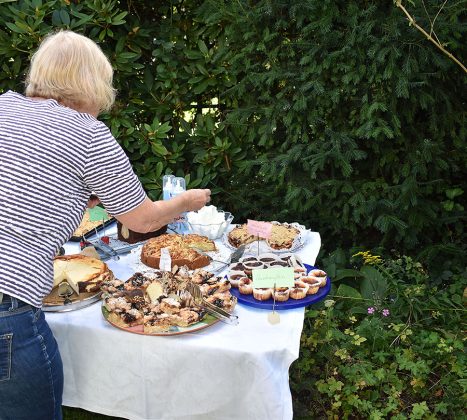 n der Kastanienallee &ouml;ffnete sich ein sch&ouml;ner Garten f&uuml;r Kaffee und Kuchen (gegen eine kleine Spende lie&szlig; es sich lecker speisen)