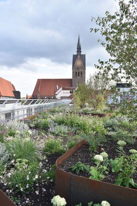 Im neuen City Roof Walk auf dem Dach des Parkhauses Schmiedestra&szlig;e