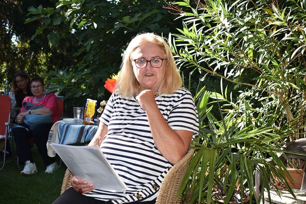 Geschichtliches von den anderen Seite D&ouml;hrens: Familie Gothe &ouml;ffnete ihren sch&ouml;nen Garten und erz&auml;hlte aus der Siedlungsgeschichte im Osten des Stadtteils