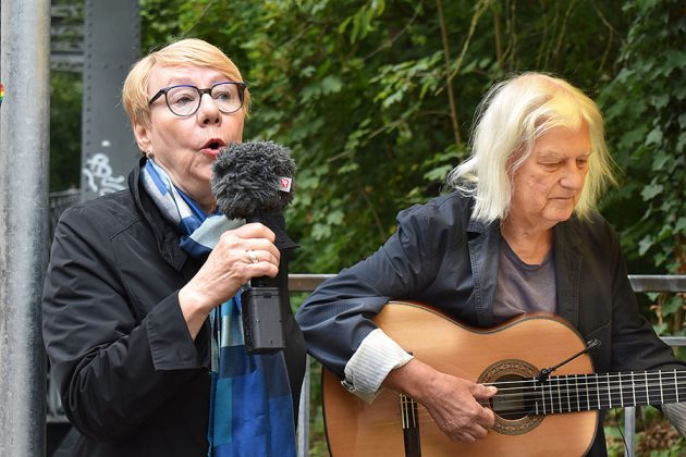 Das Ensemble &bdquo;Klangk&ouml;rper&ldquo; begleitete die kleine Feierstunde k&uuml;nstlerisch