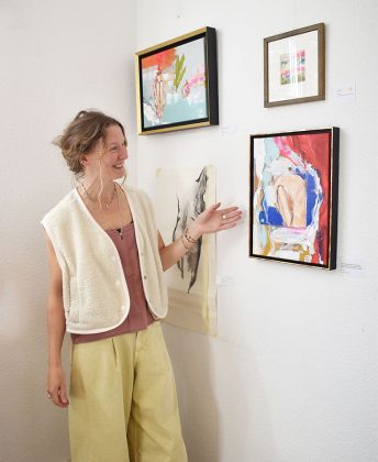 Anna Dittmar zeigt ihre Bilder im Caf&eacute; bei Toni
