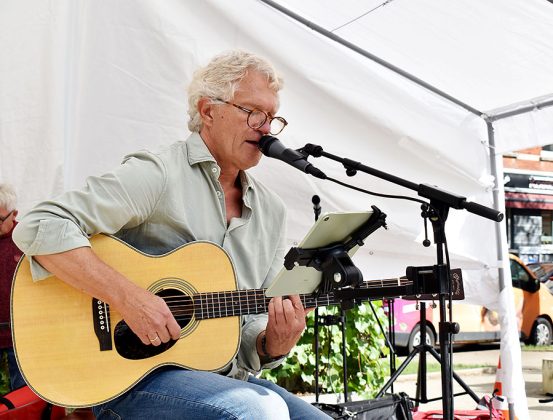 Joachim Tr&uuml;tken spielte Rocksongs
