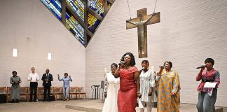 Der Chor der „Ghanian Presbyterian Church Hannover“ sang in der Auferstehungskirche