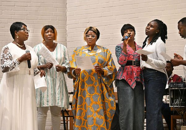 Der Chor der &bdquo;Ghanian Presbyterian Church Hannover&ldquo; sang in der Auferstehungskirche