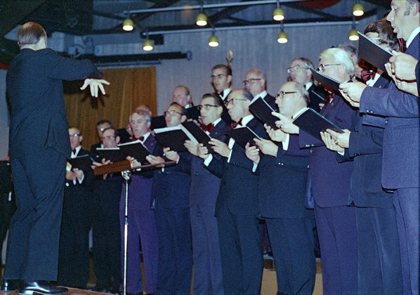 Der M&auml;nnerchor sang zur Er&ouml;ffnung
