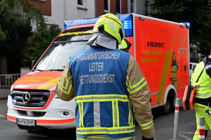 Acht verletzte Personen und eine verletzte Katze bei schwerer Explosion in einem Mehrfamilienhaus in Hannover-Ricklingen