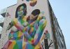 Murals in Oldenburg Gigantisches Mural von Okuda San Miguel. Es entstand im Jahr 2020 im Rahmen des 27. Internationalen Filmfestes Oldenburg
