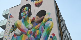 Gigantisches Mural von Okuda San Miguel. Es entstand im Jahr 2020 im Rahmen des 27. Internationalen Filmfestes Oldenburg