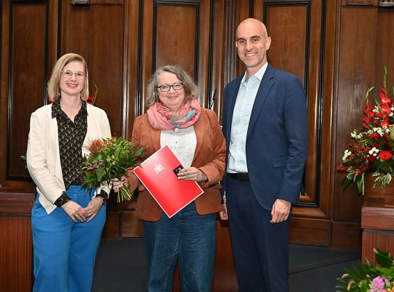 Bekam das Ehrenzeichen der Stadt: Britta Waase