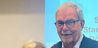 Bezirksbürgermeister Wilhelm Lindenberg verabschiedete seine Stellvertreterin Gabriele Jakob