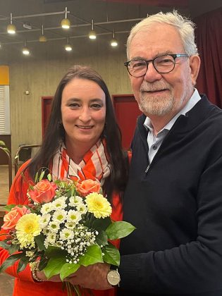 Blumenstrau&szlig; zum Abschied. Auch die Fraktionsvorsitzende der CDU, Natascha Erdmann, kandidierte nicht mehr erneut.
